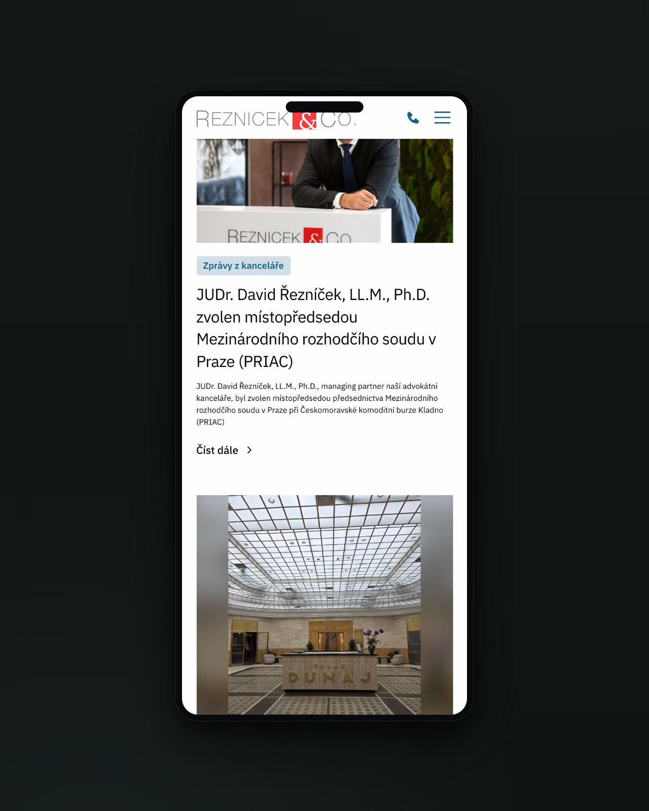 Aktuality kanceláře na mobilu — publikované AI pipeline
